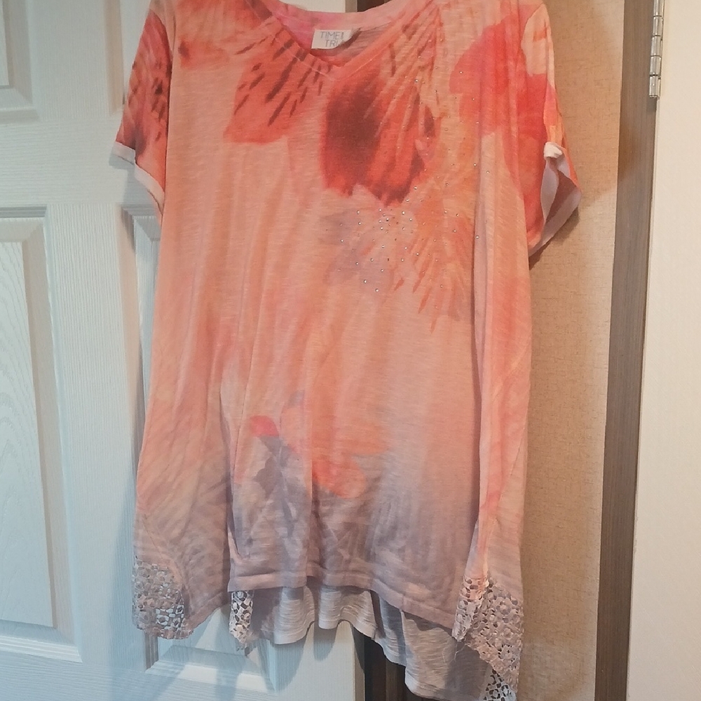 Time and Tru Coral and Peach Short Sleeve Top